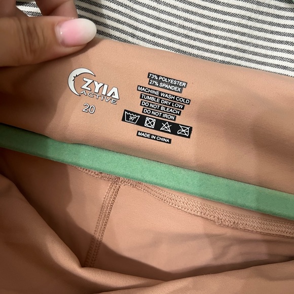 ZYIA Light N’Tight 7/8 Leggings - Picture 2 of 5